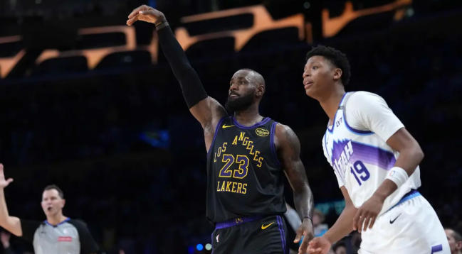 卢卡·东契奇对勒布朗·詹姆斯23年首秀的评价